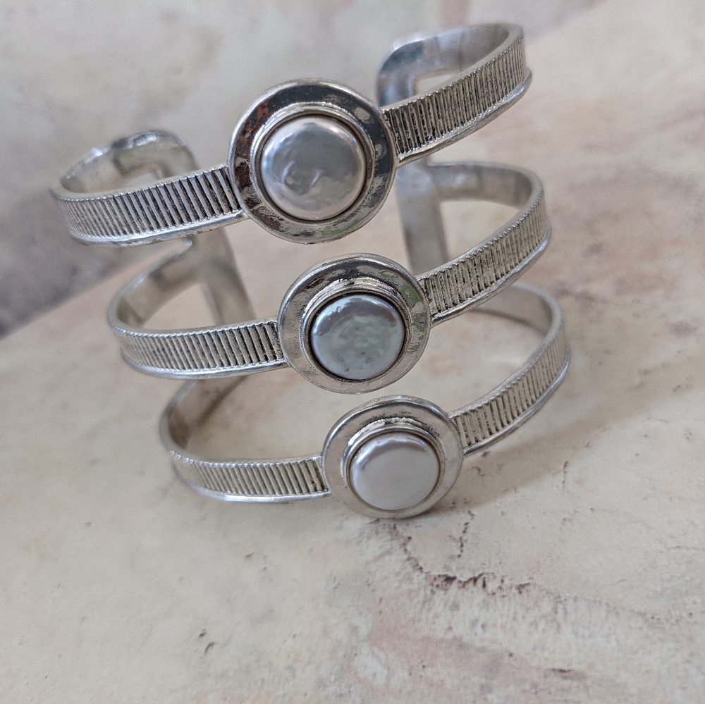 Lucky Brand Silver Tone Cultured Pearl Cuff Bracelet